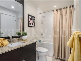 本拿比 EDMONDS 高级公寓二房二卫一厅紧邻EDMONDS 天铁站和公车总站